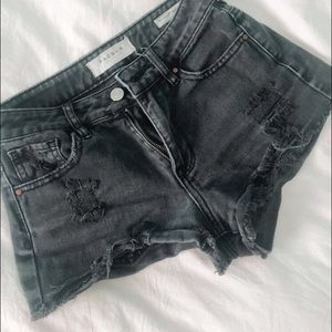 black pacsun shorts